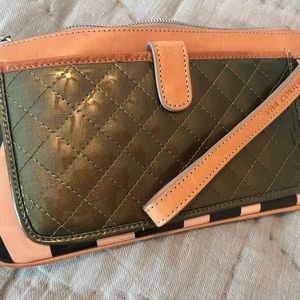 CONSUELA WRISTLET / WALLET COMBINATION